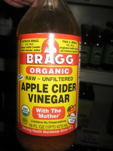 applecidervinegar 225x300 Apple Cider Vinegar May Lower Blood Sugar, Help Type 2 Diabetes, Reduce Ab Fat